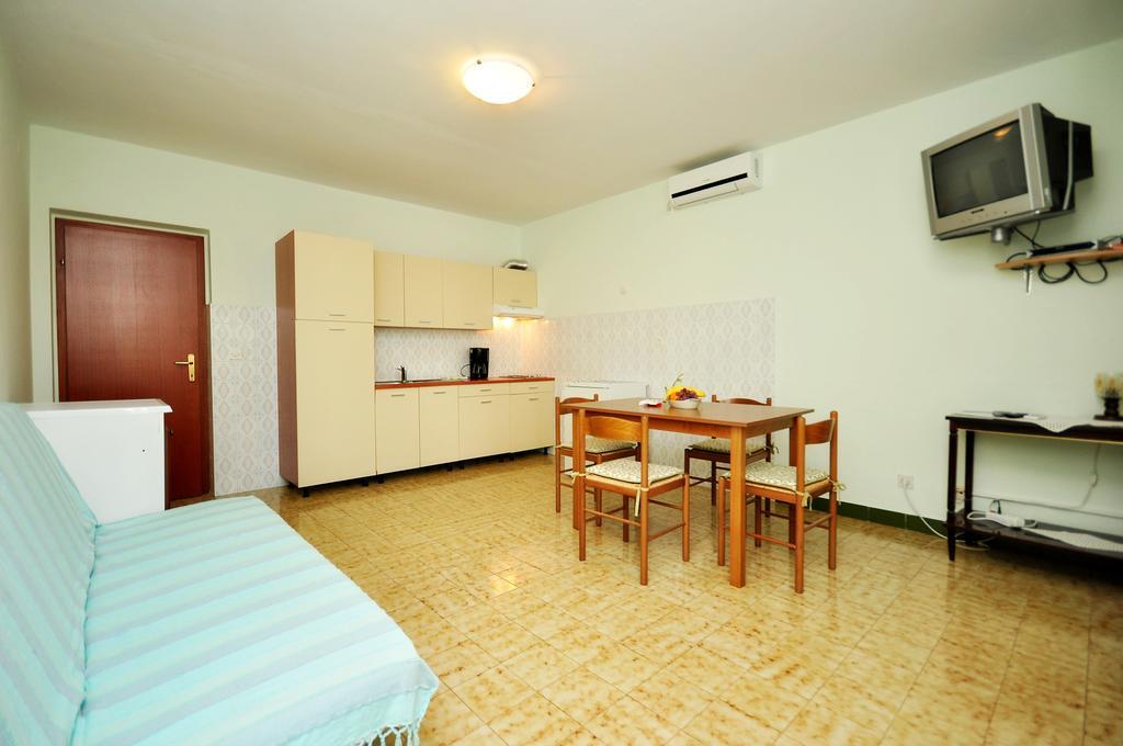 Apartments Ivan Duće Rom bilde